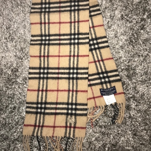 Short Burberry Wool Scarf - Picture 1 of 4